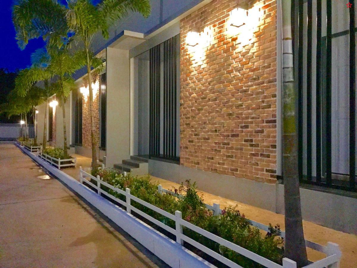 Baan Klangdao Resort Sattahip Exterior photo